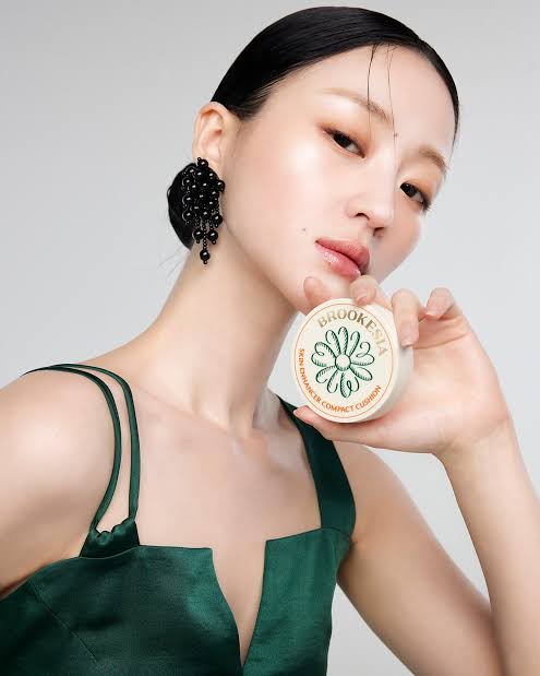 Brookesia Skin Enhancer Compact Cushion (Glow)